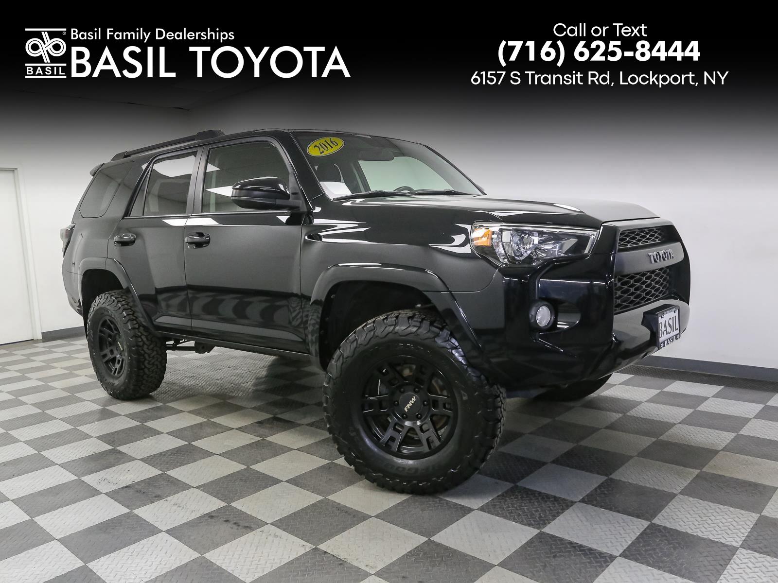 2016 Toyota 4Runner SR5's photo
