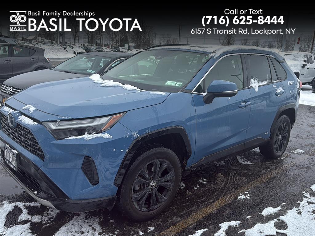 2022 Toyota RAV4 SE's photo