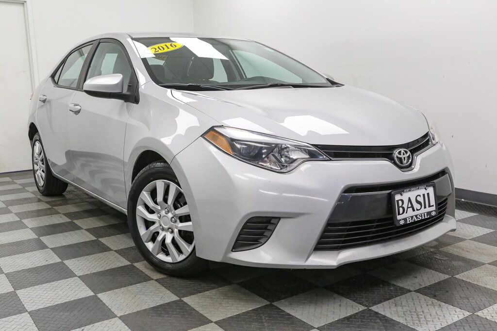 Used 2016 Toyota Corolla LE Car