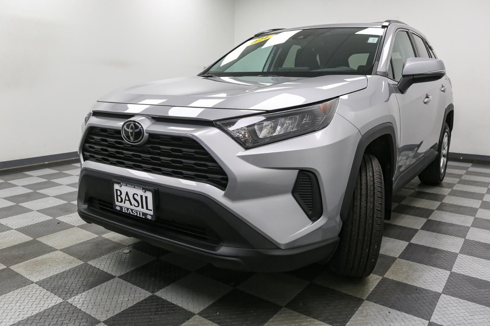 2021 Toyota RAV4 LE photo 4