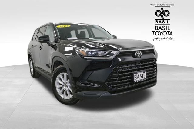 Used 2024 Toyota Grand Highlander XLE with VIN 5TDAAAB51RS045751 for sale in Lockport, NY