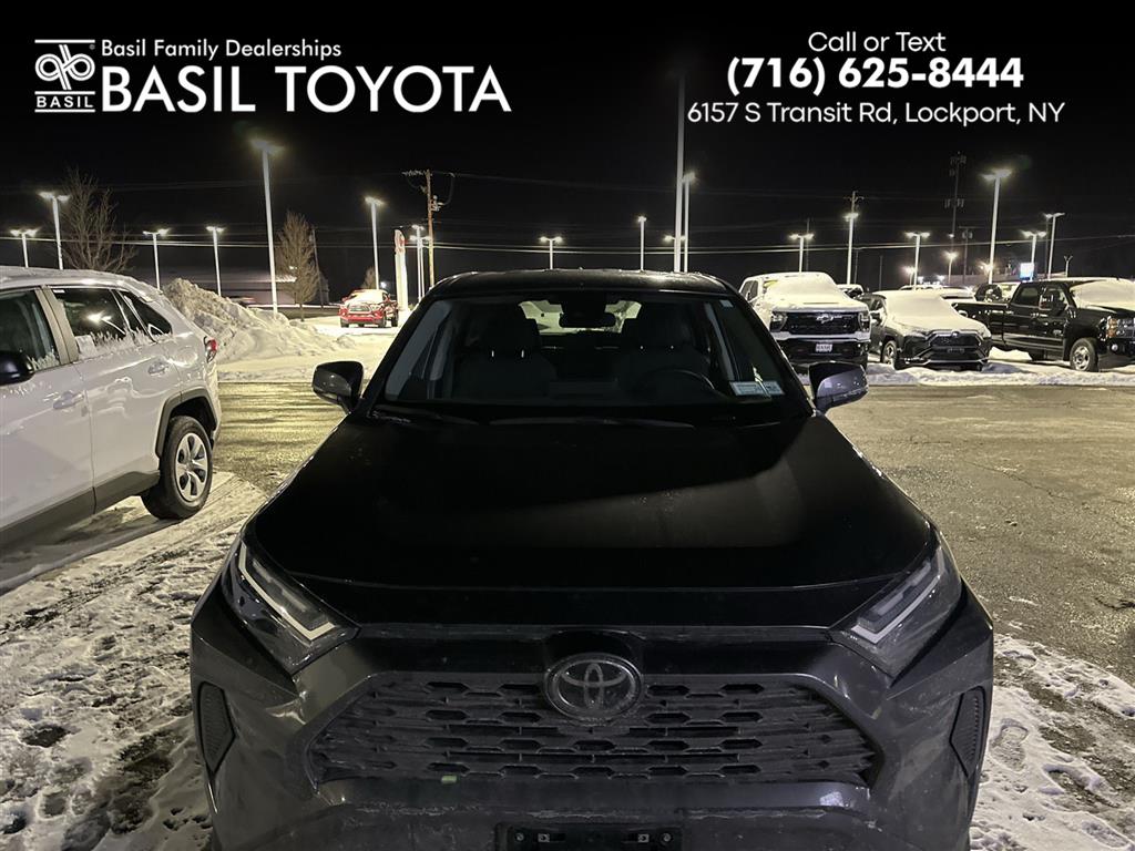 2023 Toyota RAV4 LE's photo