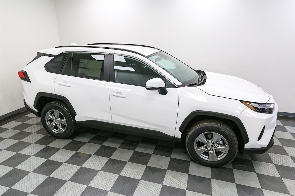2025 Toyota RAV4 XLE photo 2