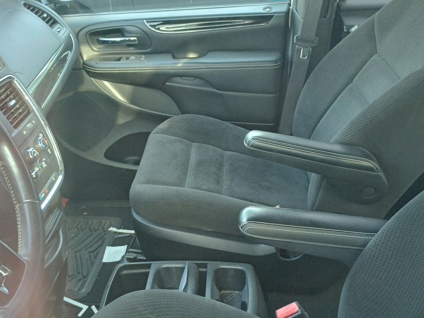 2016 Dodge Grand Caravan SE Plus photo 3