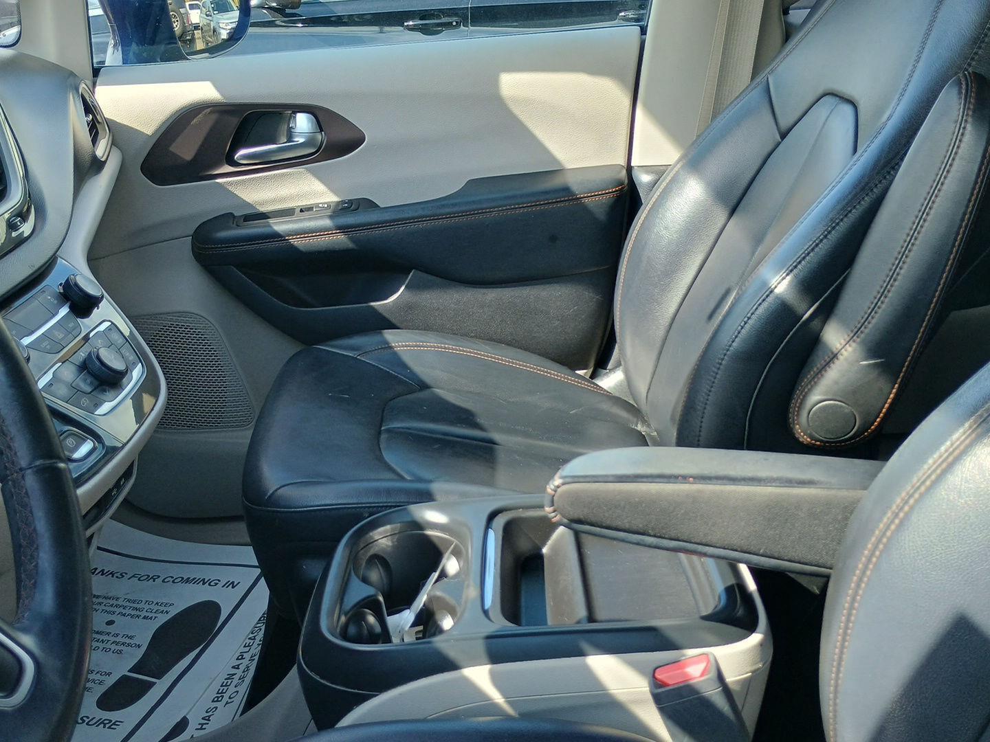2017 Chrysler Pacifica Touring L photo 4