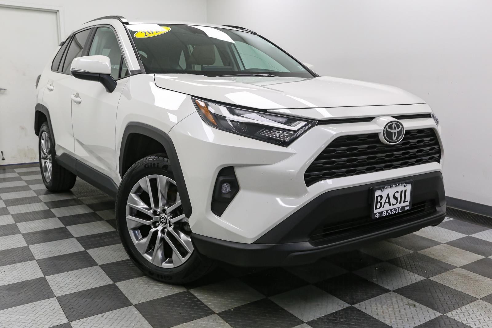 2022 Toyota RAV4 XLE Premium photo 2