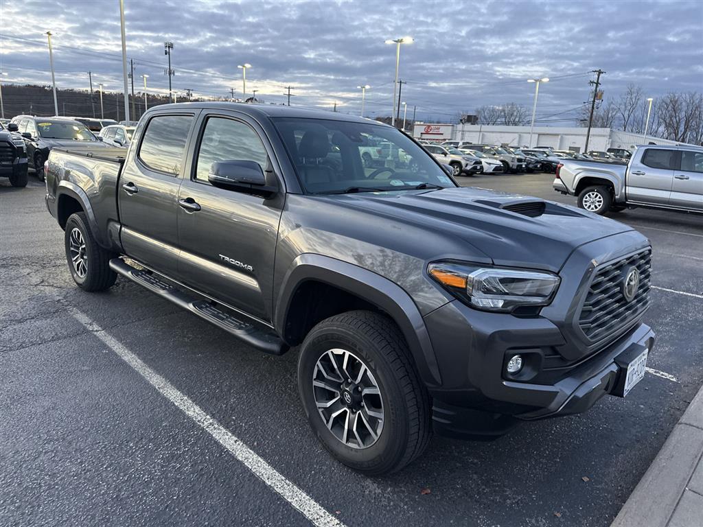 2020 Toyota Tacoma TRD Sport photo 2