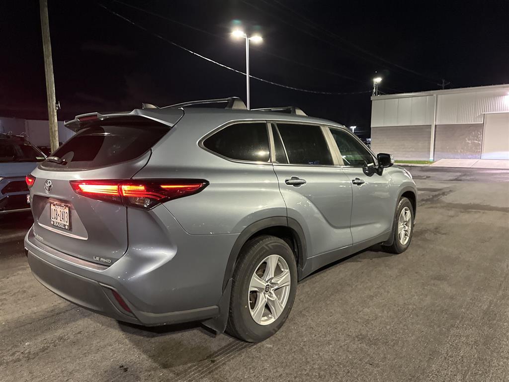 2023 Toyota Highlander LE photo 2