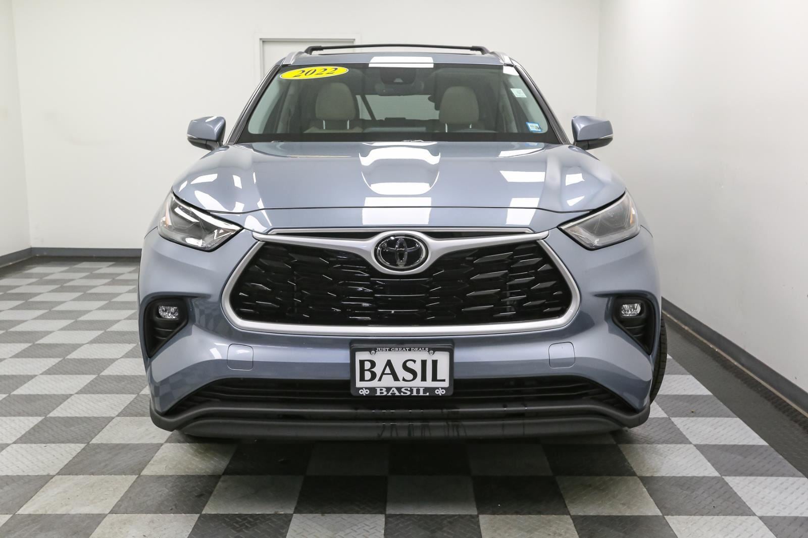 2022 Toyota Highlander XLE photo 3