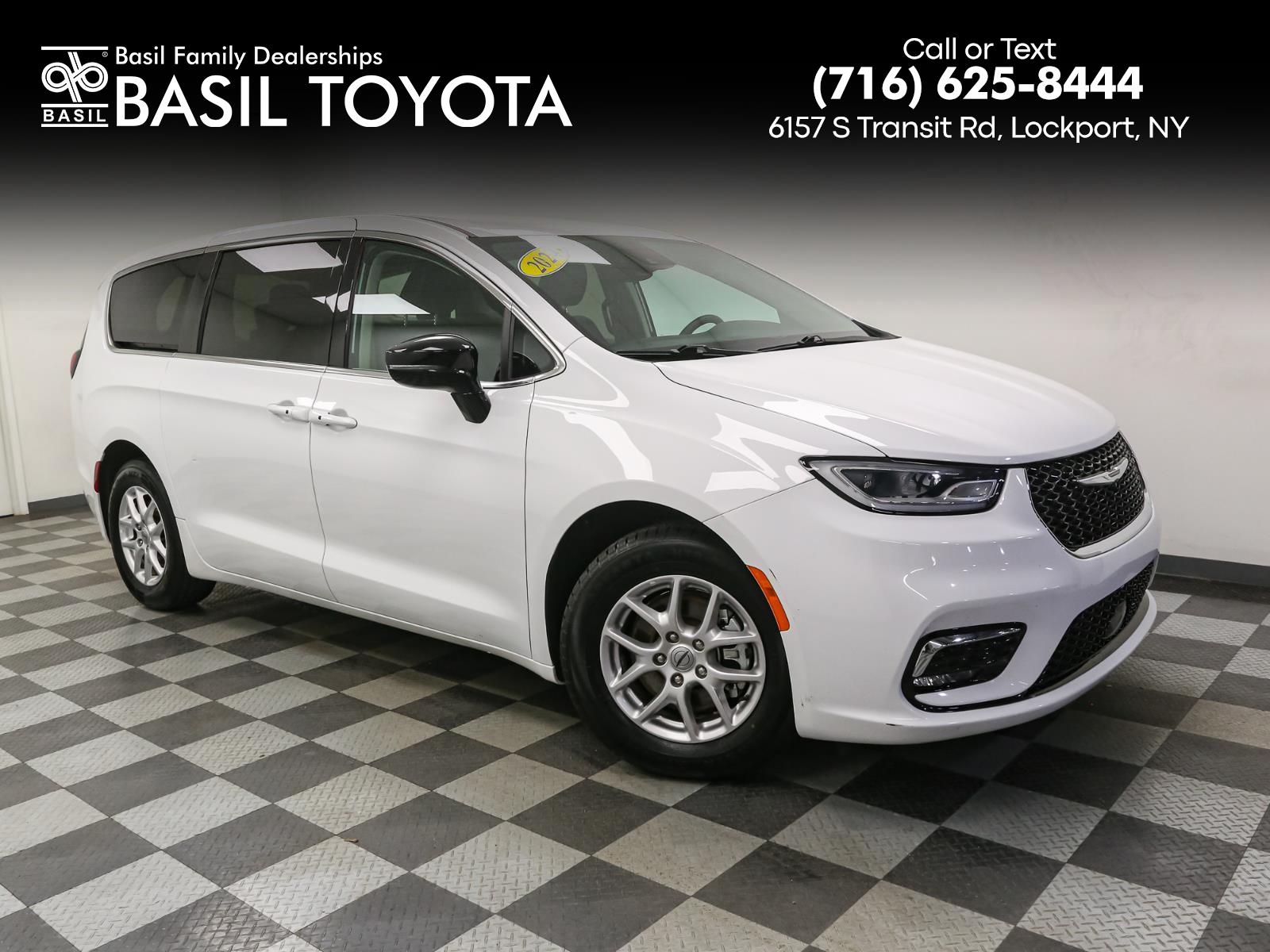 2024 Chrysler Pacifica Touring L's photo