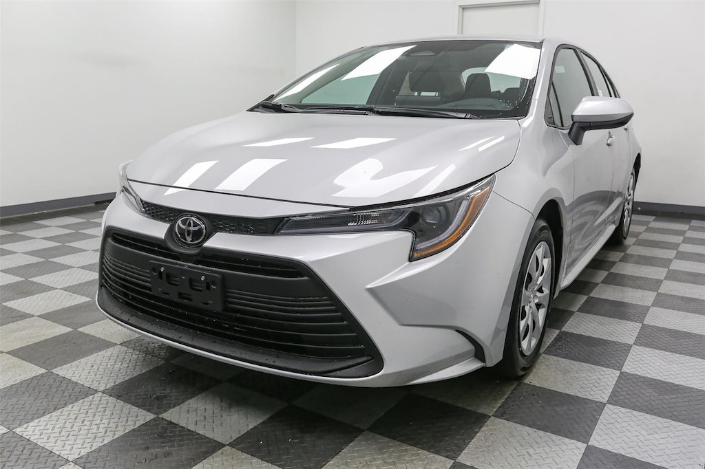 2026 Toyota Corolla LE photo 3