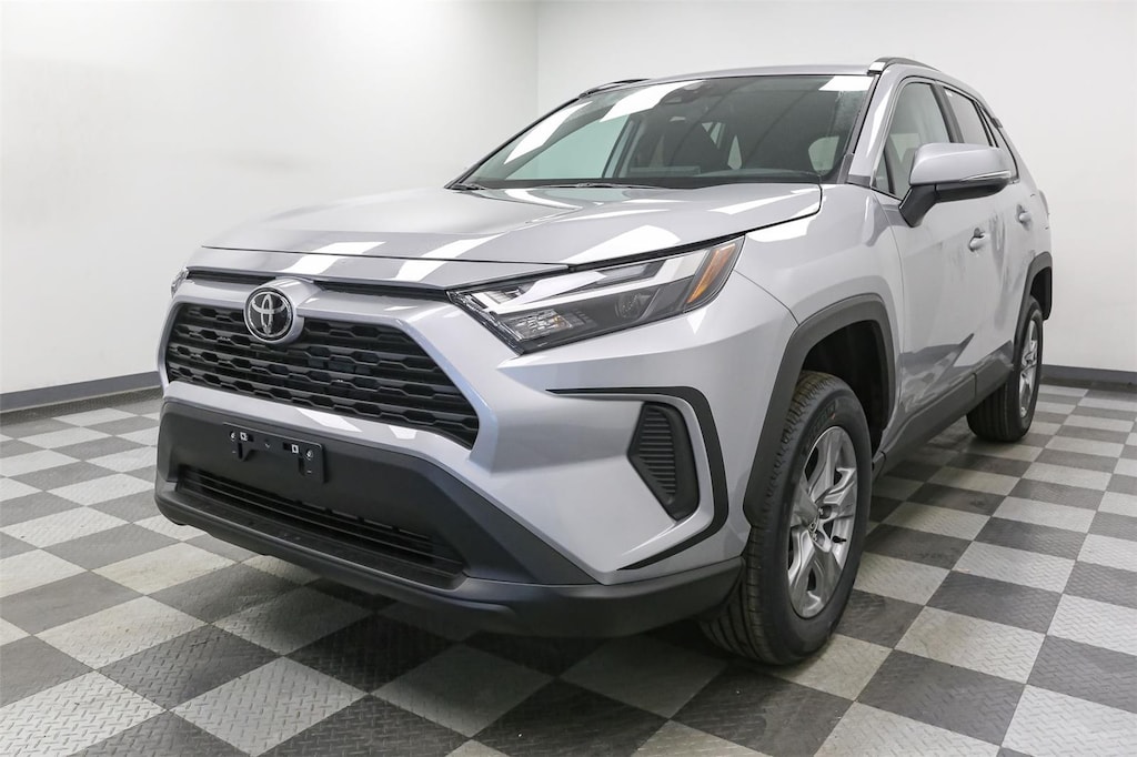 2025 Toyota RAV4 XLE photo 4
