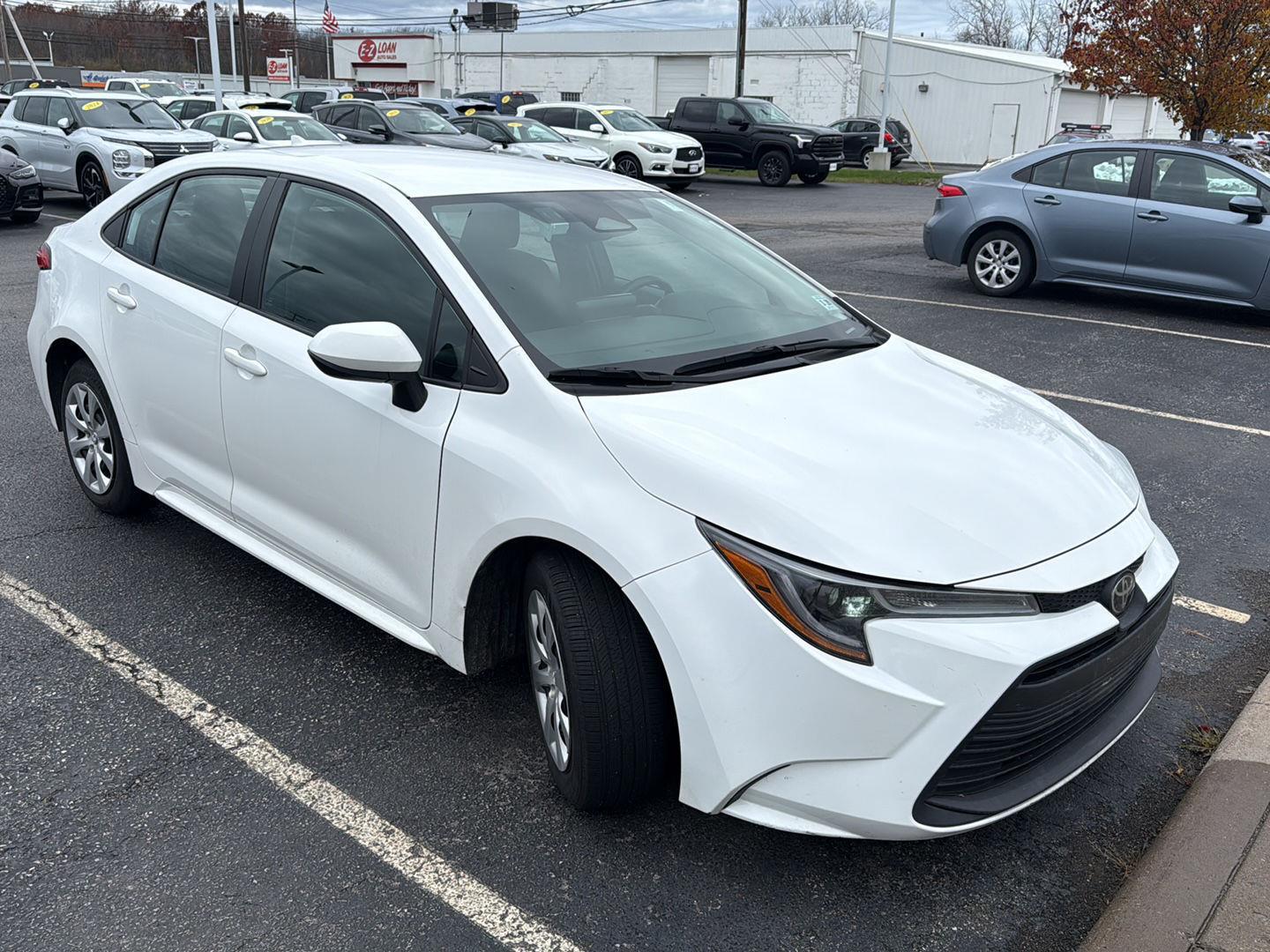 2023 Toyota Corolla LE photo 3