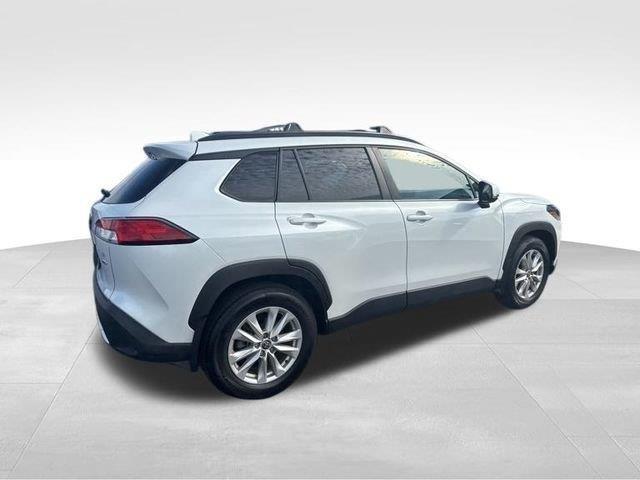 2023 Toyota Corolla Cross LE photo 3