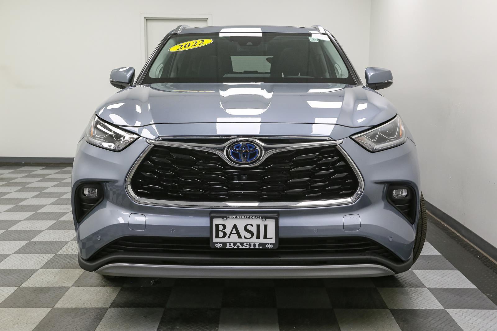 2022 Toyota Highlander Platinum photo 3