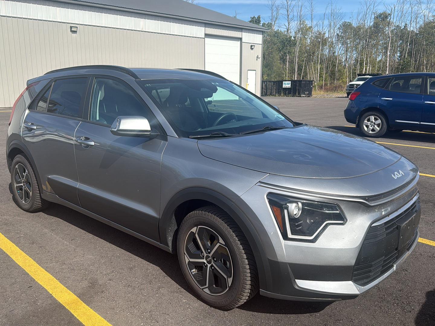 2023 Kia Niro Plug-In Hybrid EX photo 2