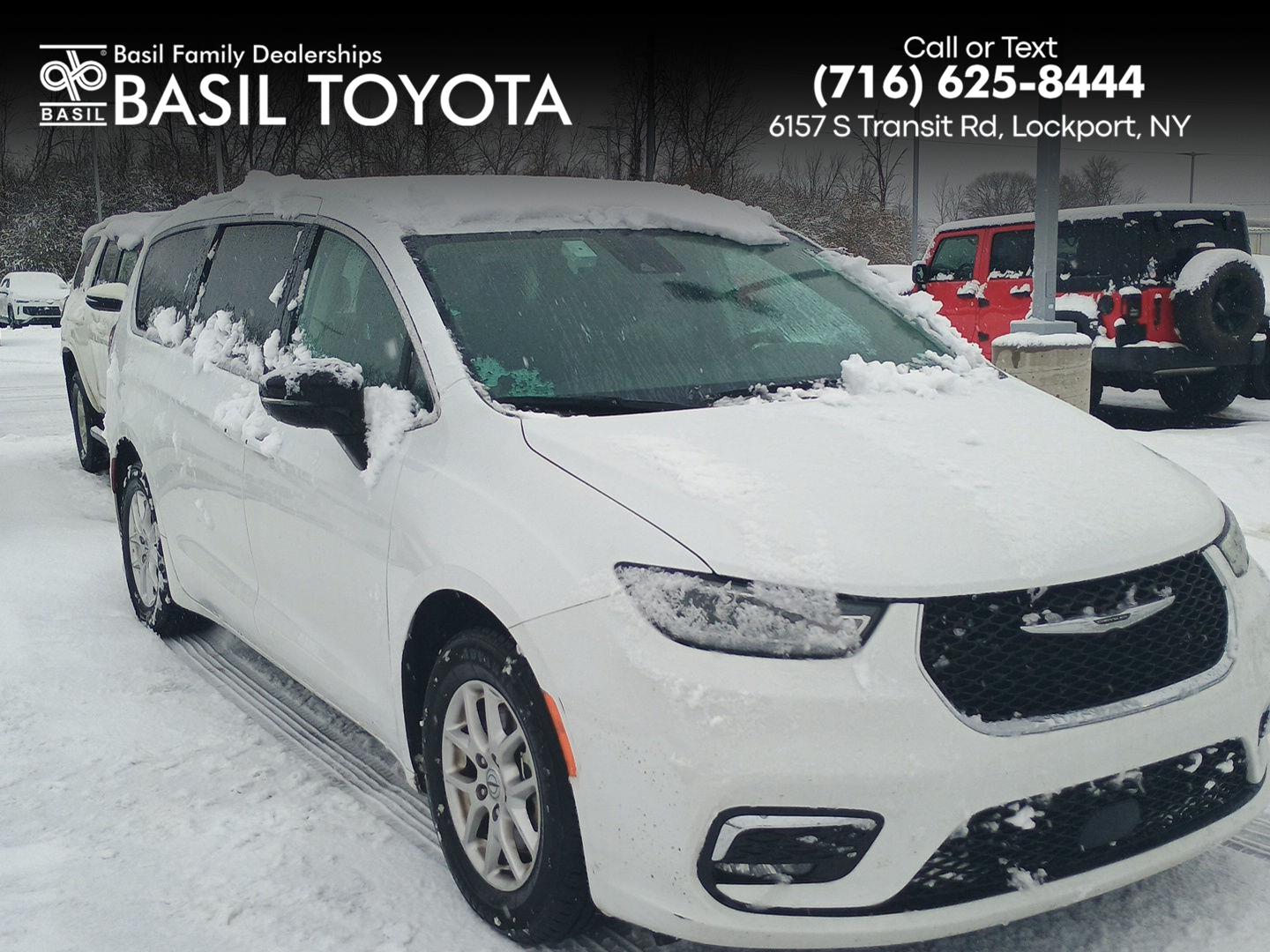 2024 Chrysler Pacifica Touring L's photo