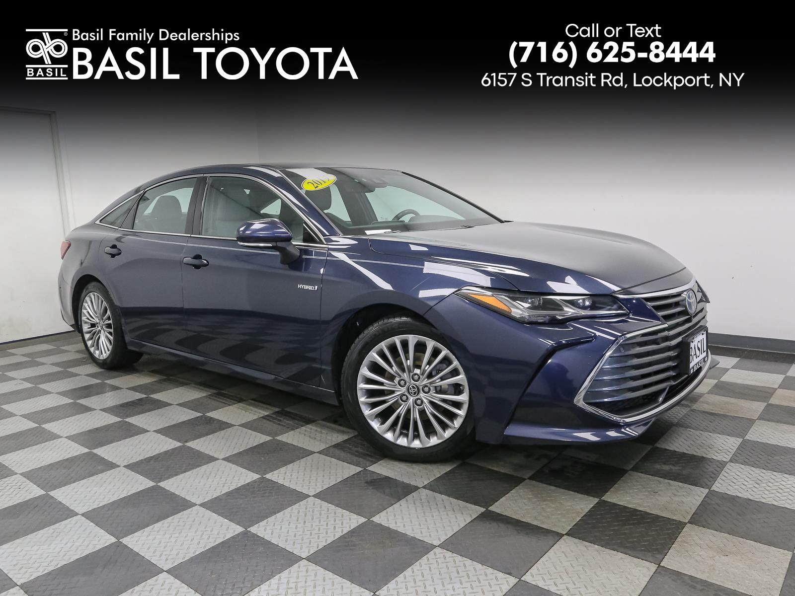 2019 Toyota Avalon Limited Hybrid's photo