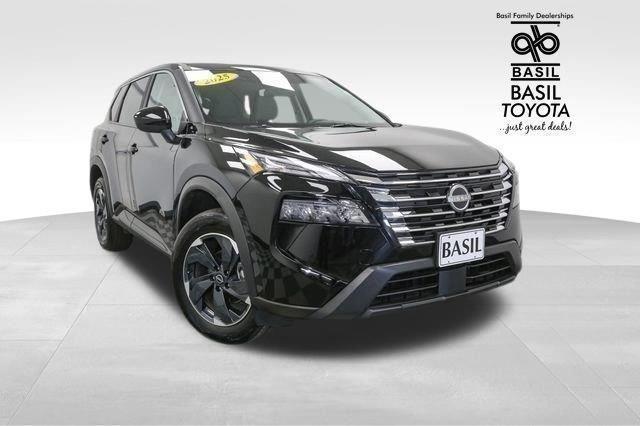 2025 Nissan Rogue SV photo 2