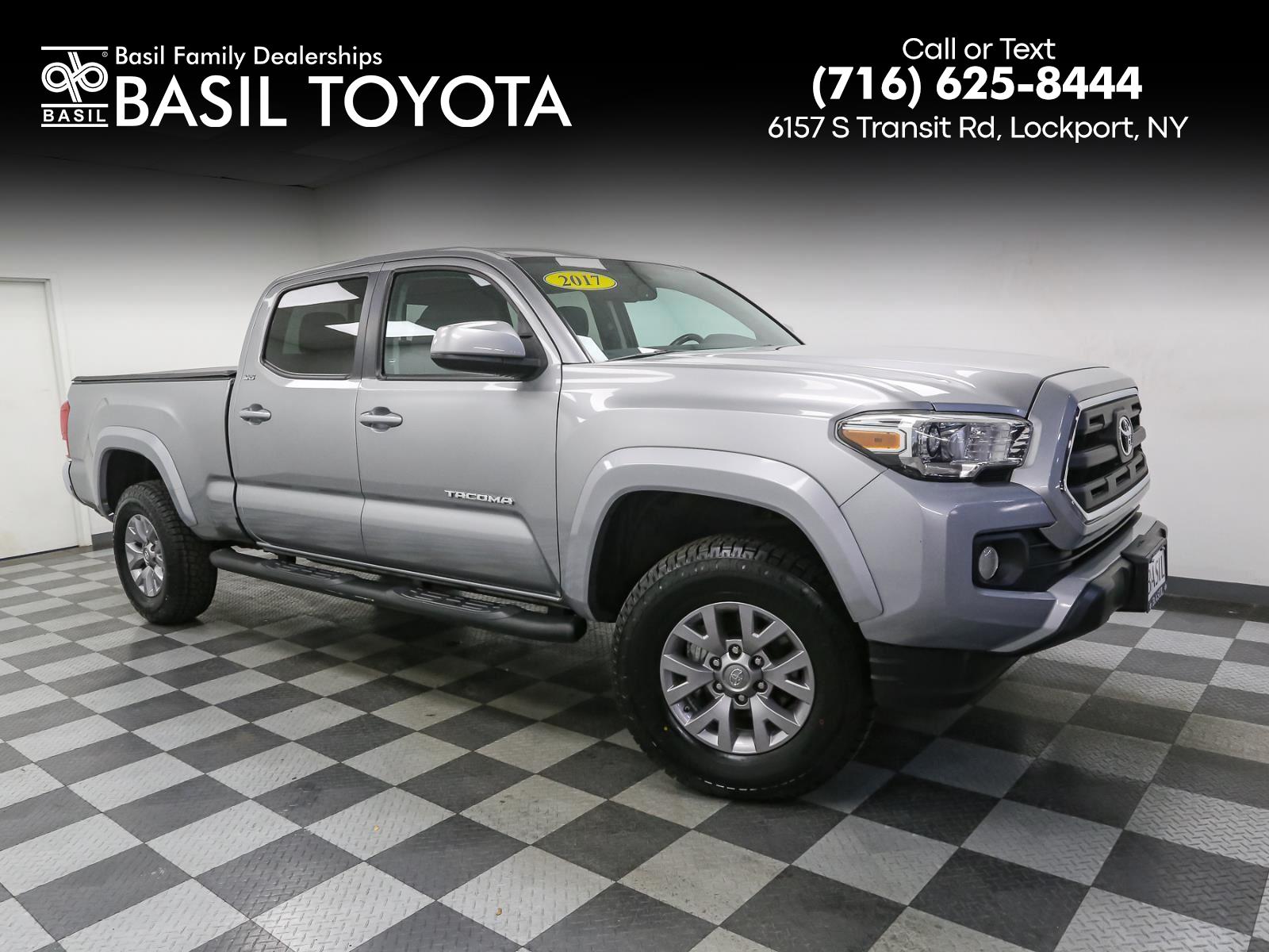2017 Toyota Tacoma SR5's photo