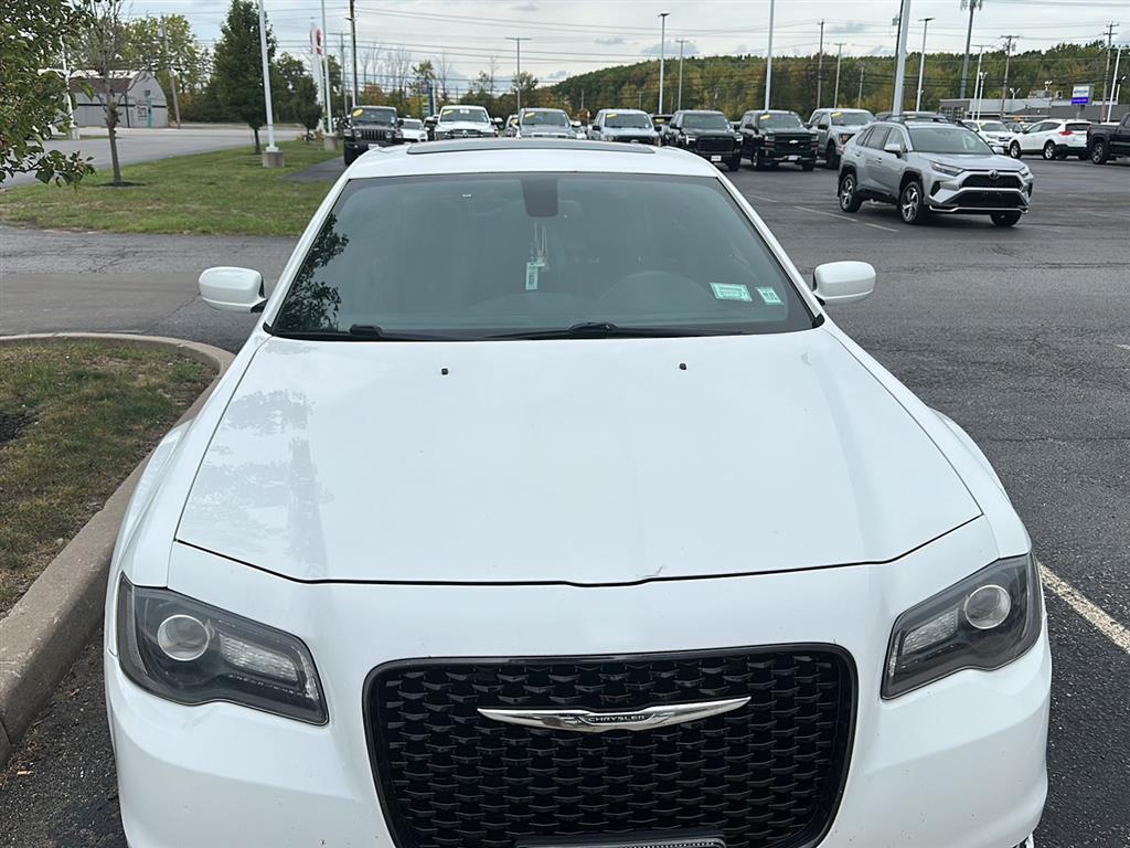 2015 Chrysler 300 S photo 2