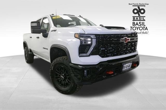 2024 Chevrolet Silverado 2500HD ZR2 photo 2