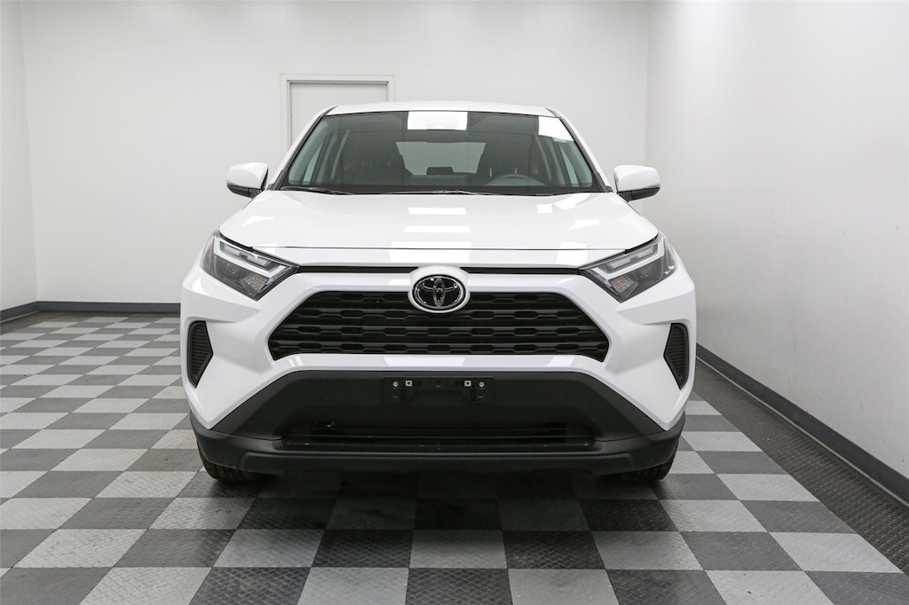 2025 Toyota RAV4 LE photo 2