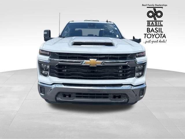 2024 Chevrolet Silverado 3500HD LT photo 2