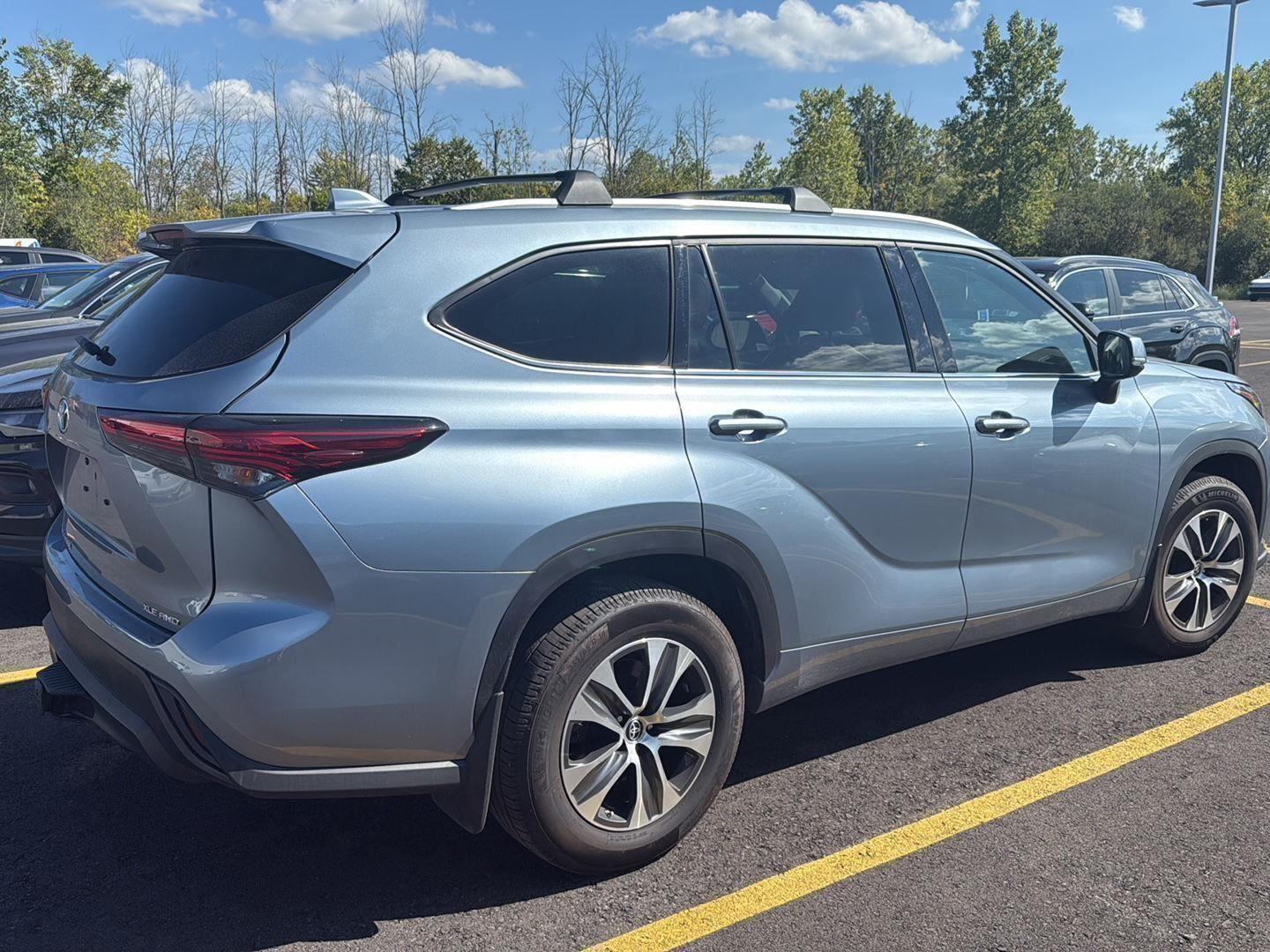 2022 Toyota Highlander XLE photo 4