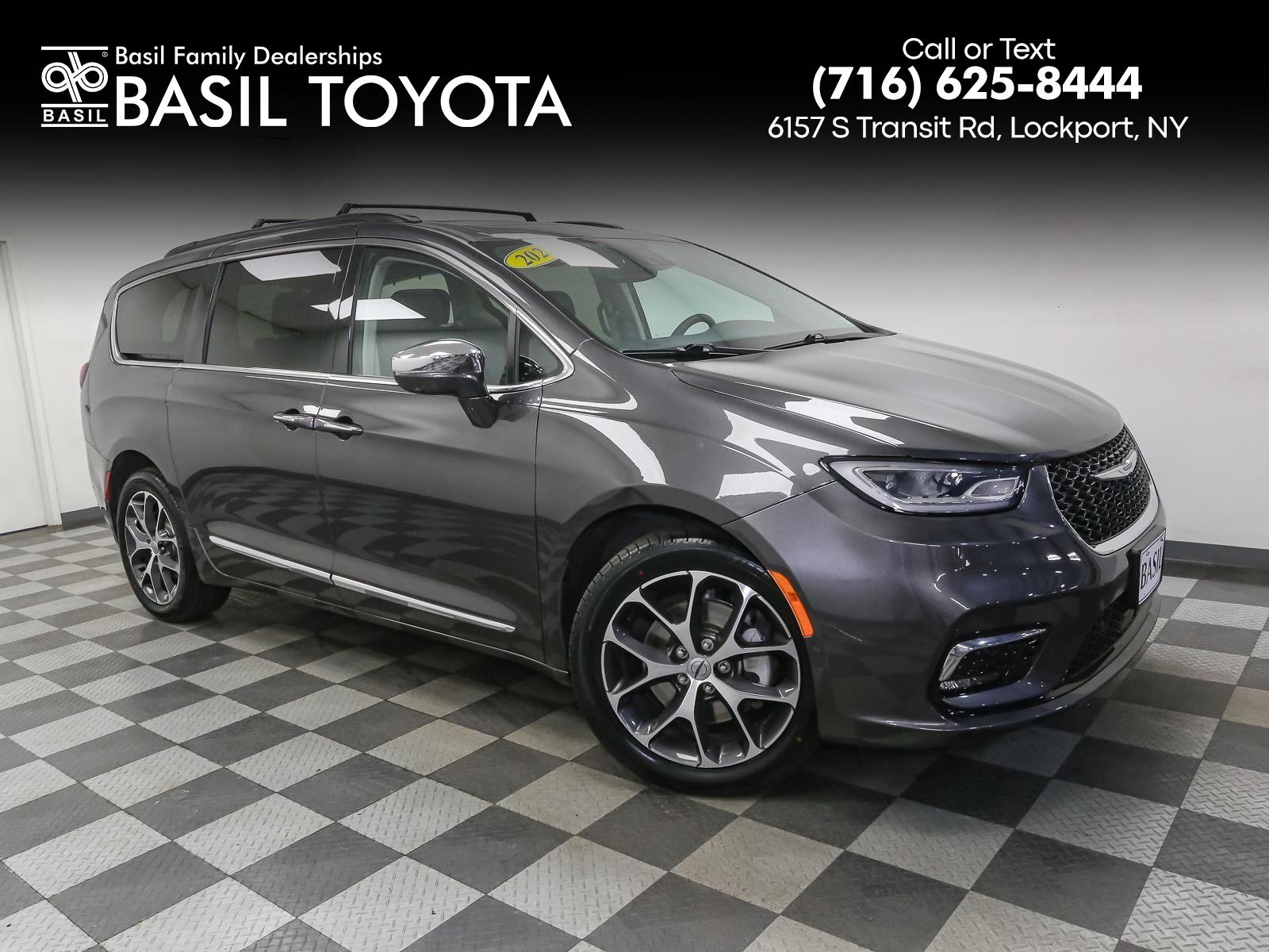 2022 Chrysler Pacifica Limited's photo