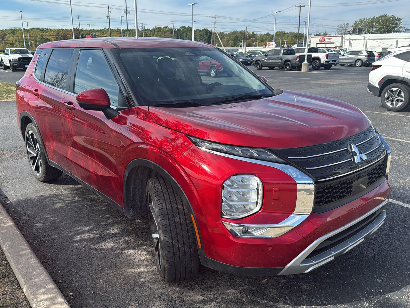 2024 Mitsubishi Outlander SE photo 2