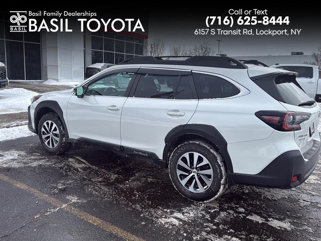 2023 Subaru Outback Premium's photo