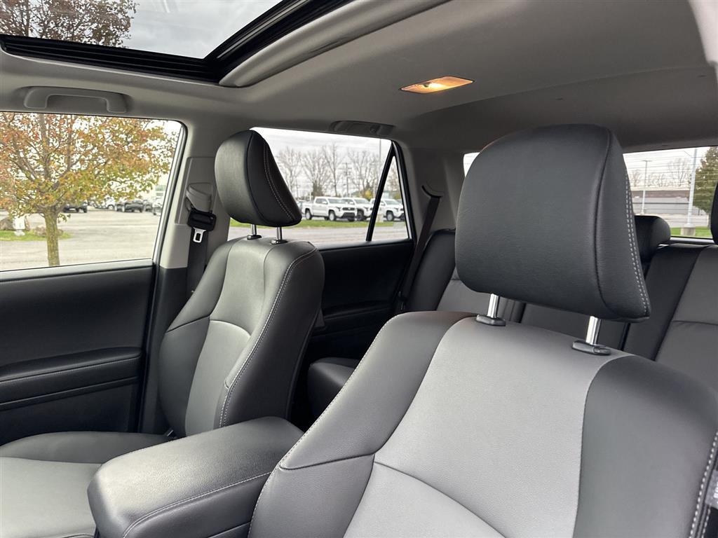 2023 Toyota 4Runner SR5 Premium photo 3
