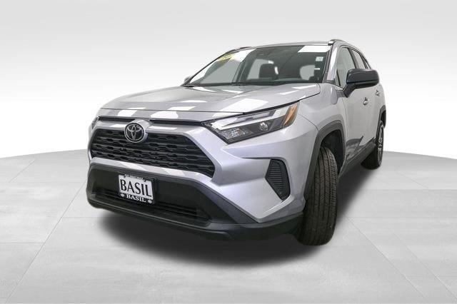 2025 Toyota RAV4 Hybrid LE photo 4