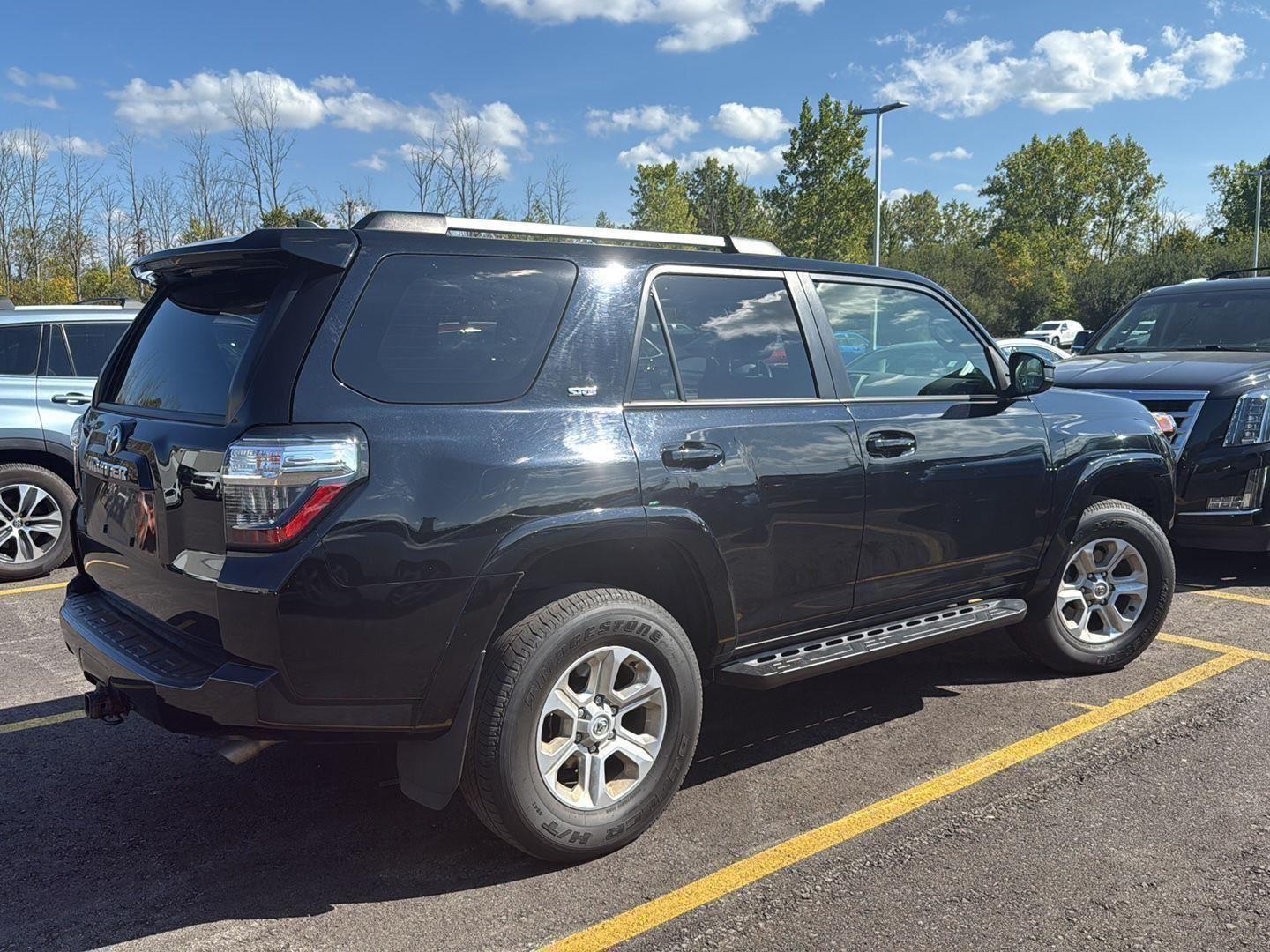 2022 Toyota 4Runner SR5 photo 3