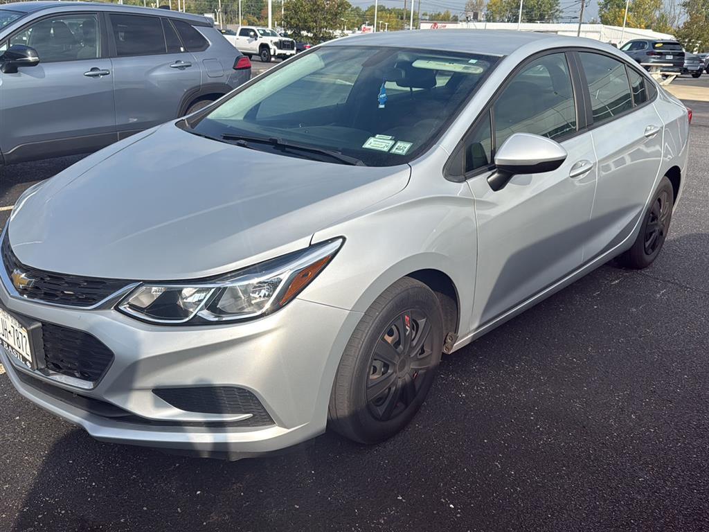 2018 Chevrolet Cruze LS photo 2