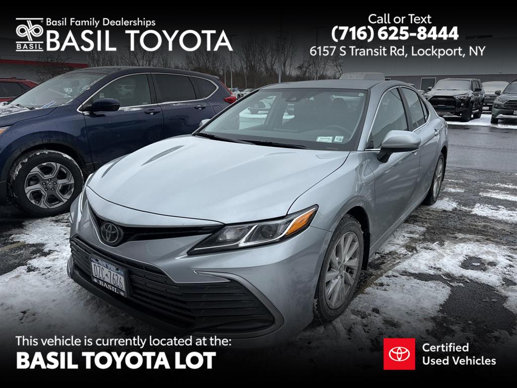 2023 Toyota Camry LE's photo