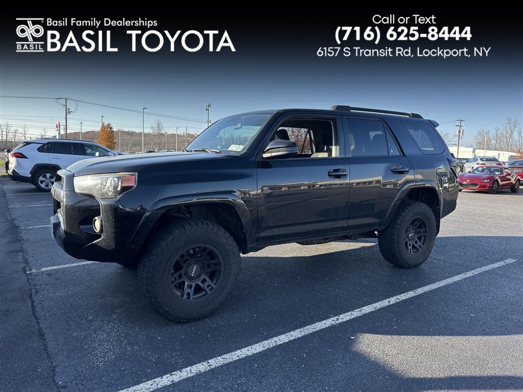 2016 Toyota 4Runner SR5's photo