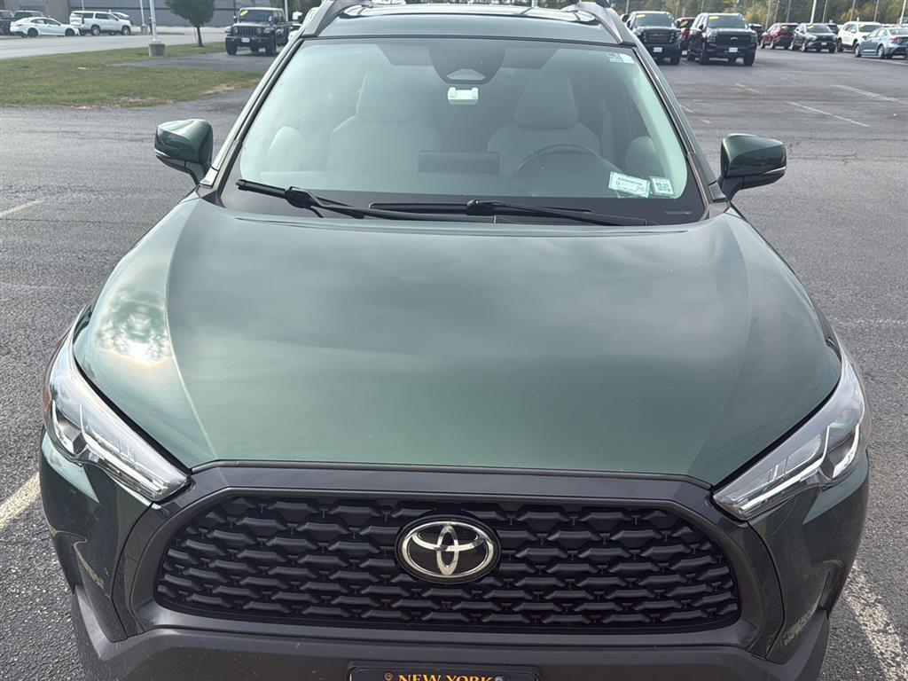 2023 Toyota Corolla Cross LE photo 3