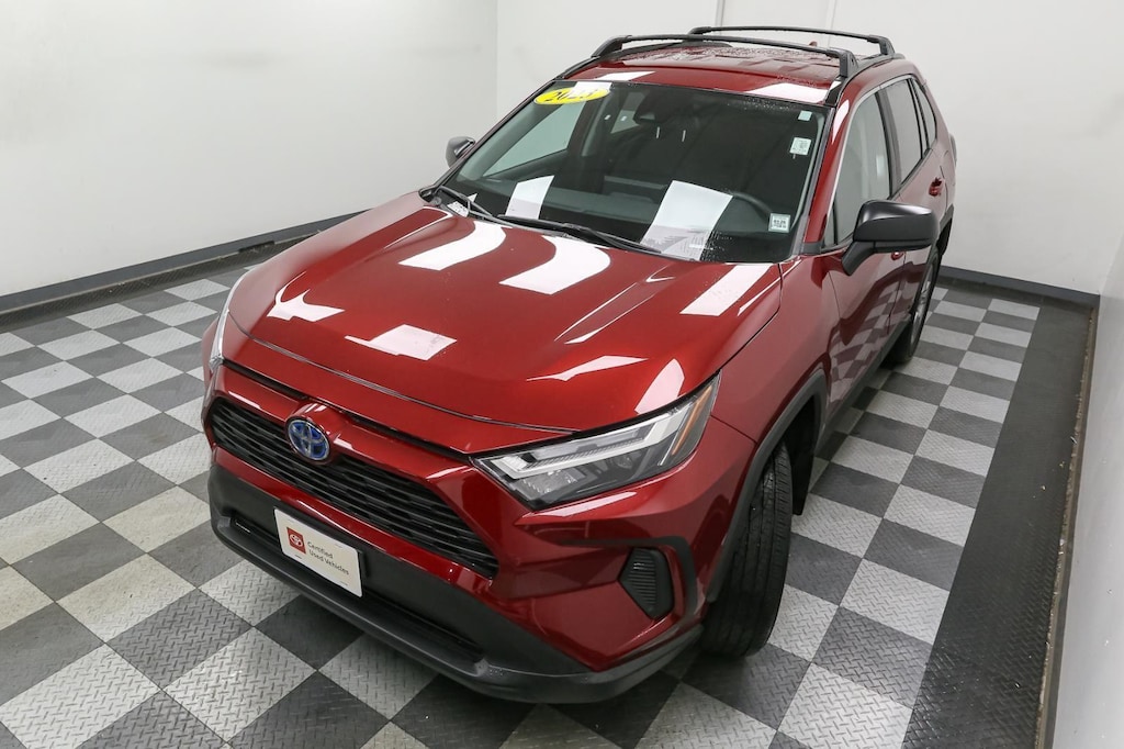 2023 Toyota RAV4 LE photo 3