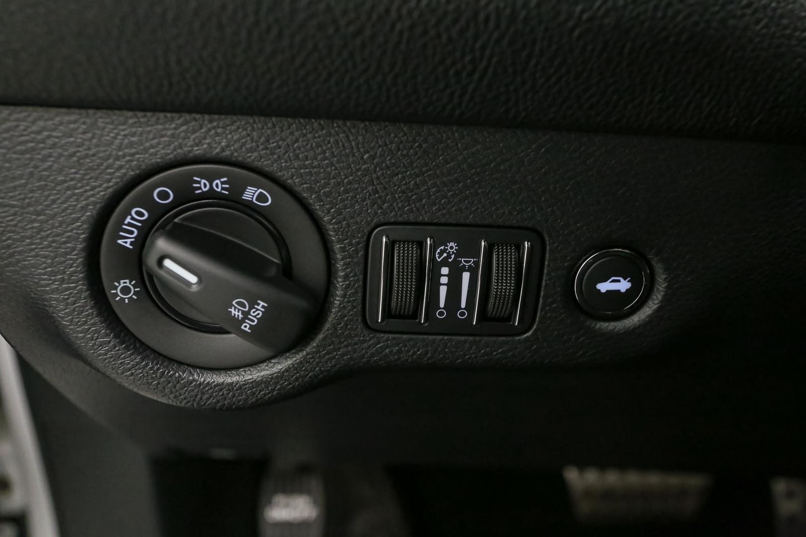 2015 Dodge Challenger R/T - Photo 38
