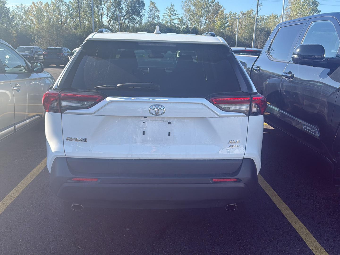 2023 Toyota RAV4 XLE photo 3