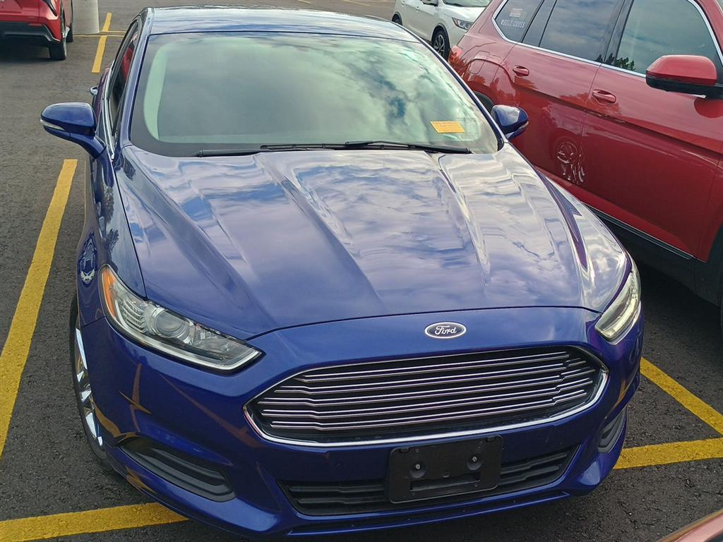 2016 Ford Fusion SE photo 3