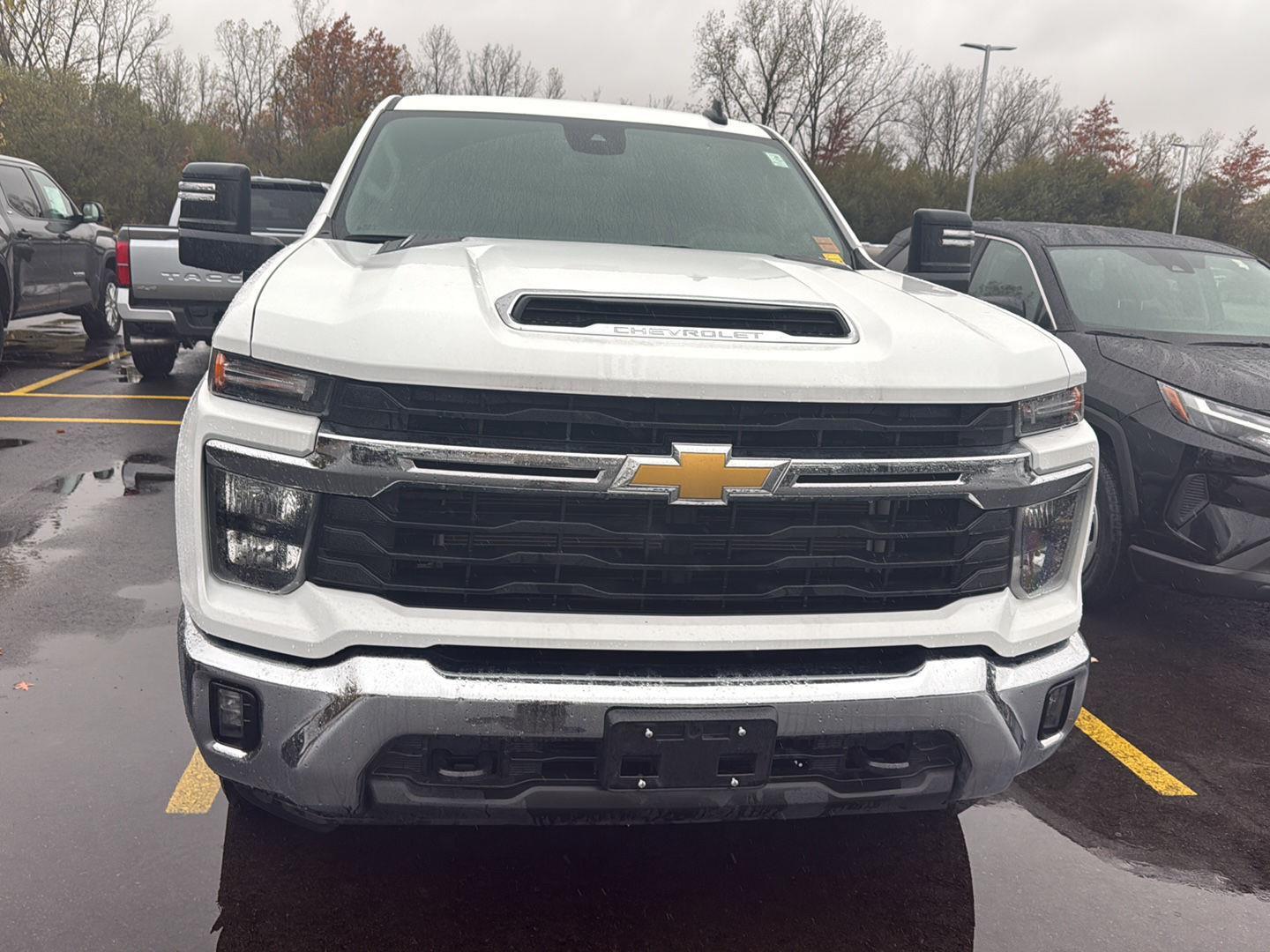 2024 Chevrolet Silverado 2500HD LT photo 2