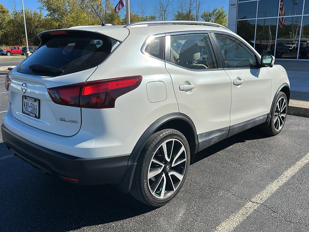 2018 Nissan Rogue Sport SL photo 2