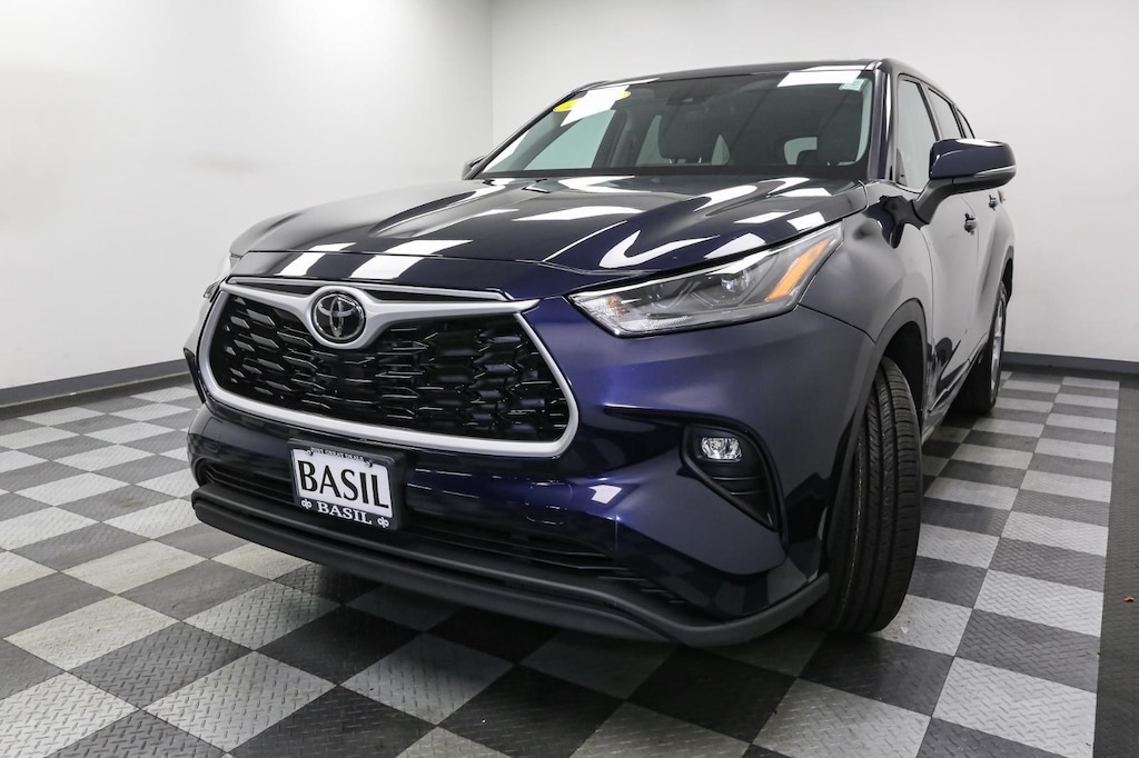Used 2022 Toyota Highlander LE SUV