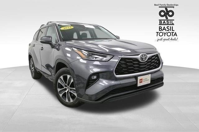 2022 Toyota Highlander XLE photo 2