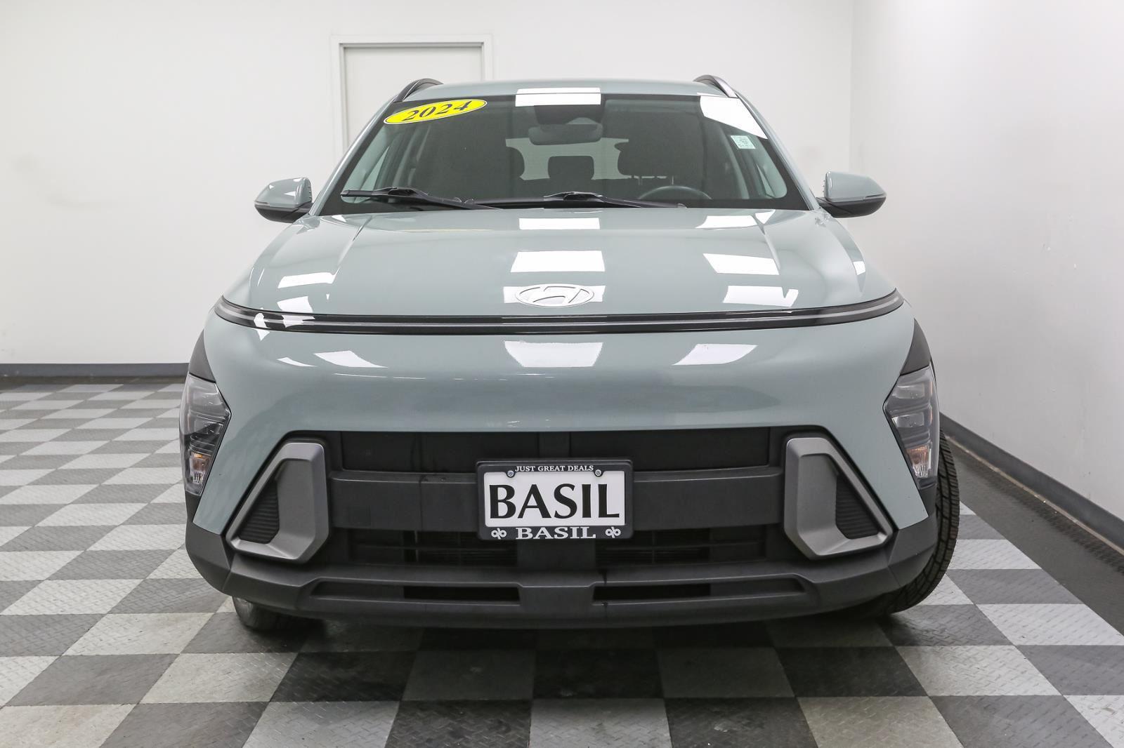 2024 Hyundai Kona SEL photo 3