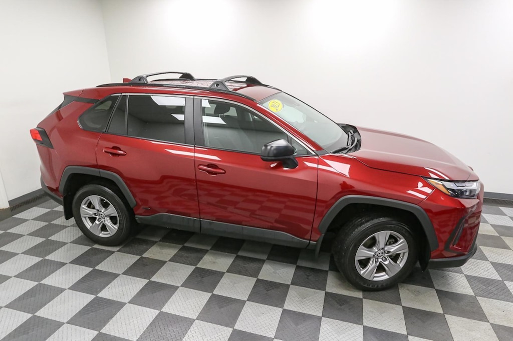 2023 Toyota RAV4 LE photo 2