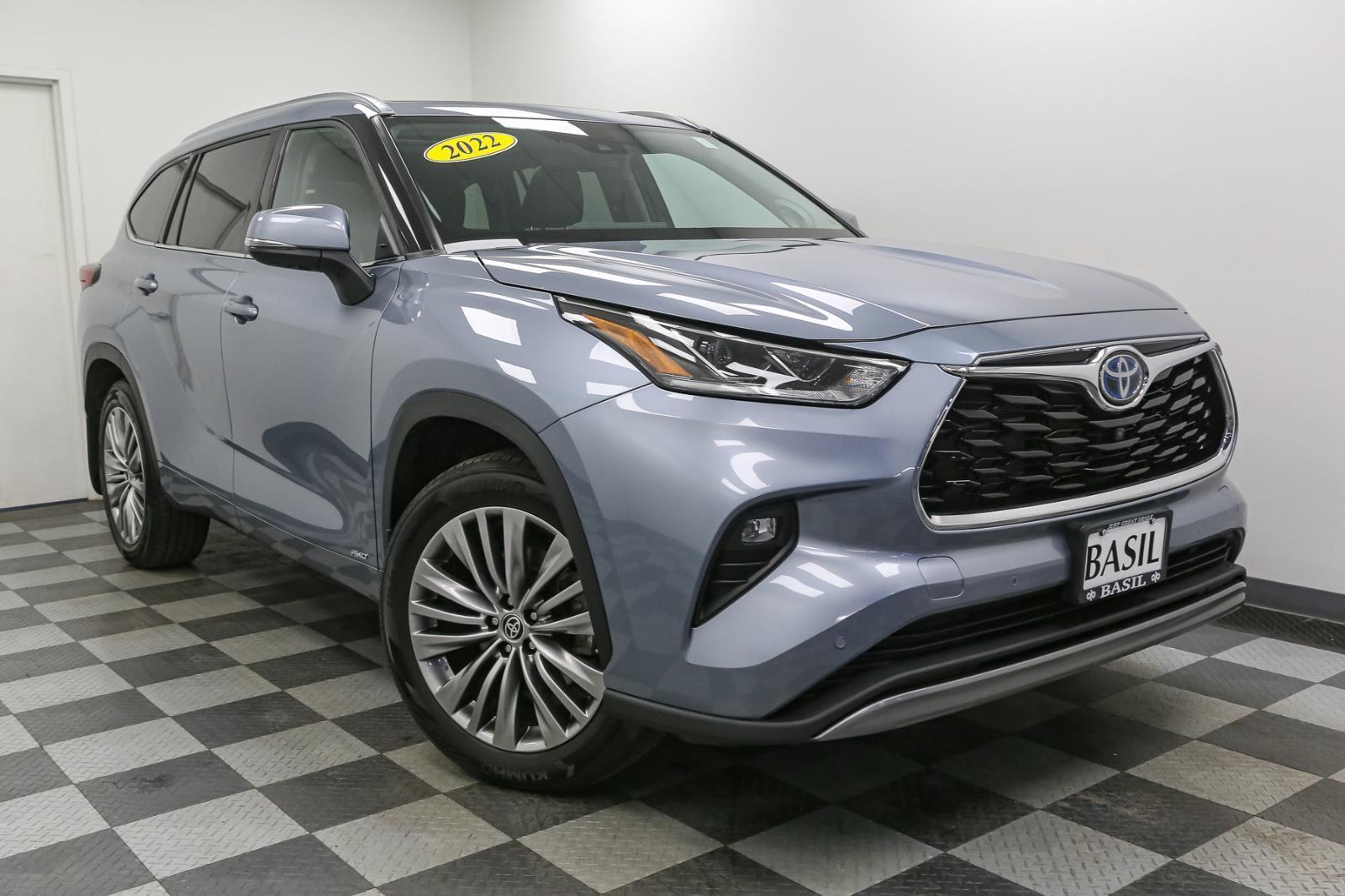 2022 Toyota Highlander Platinum photo 2